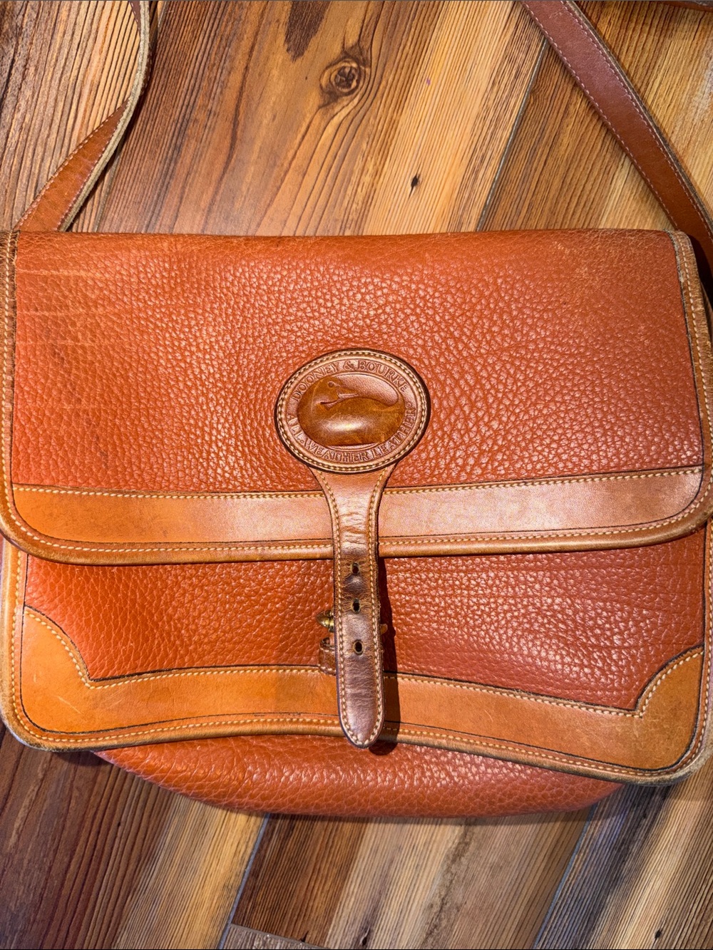 Vintage Dooney & Bourke Tan/Brown Pebbled Leather Crossbody bag - Picture 3 of 7